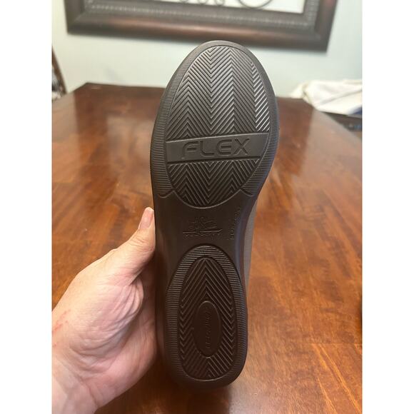 LifeStride Impact Slip On’s in taupe, Sz 8.5 m - Picture 3 of 10